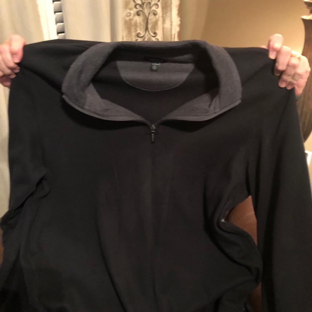 Black/gray pullover